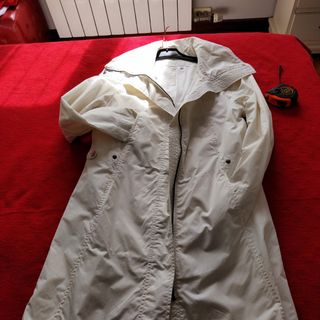 Trench zara talla M color hueso