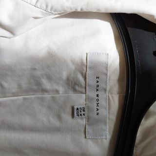 Trench zara talla M color hueso