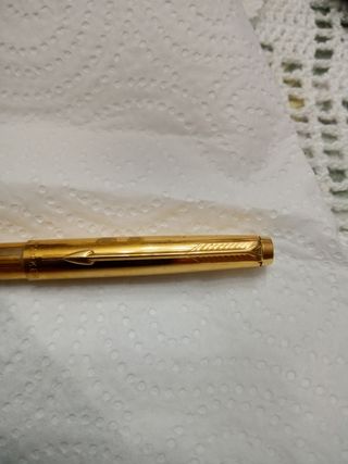 Bolígrafo Parker chapado en oro