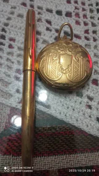 Bolígrafo Parker chapado en oro