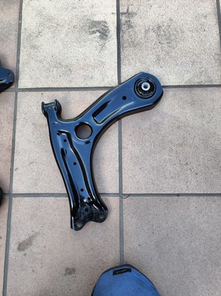 Brazo de suspensión Seat Ibiza 6L  año 2008