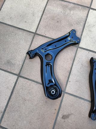 Brazo de suspensión Seat Ibiza 6L  año 2008