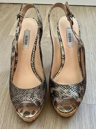 Sandalias piel Guess como nuevas