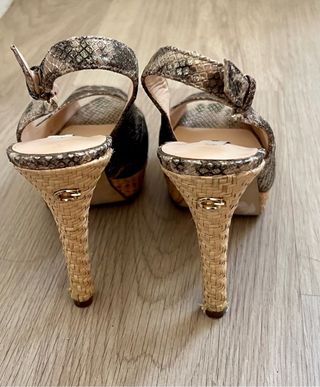 Sandalias piel Guess como nuevas