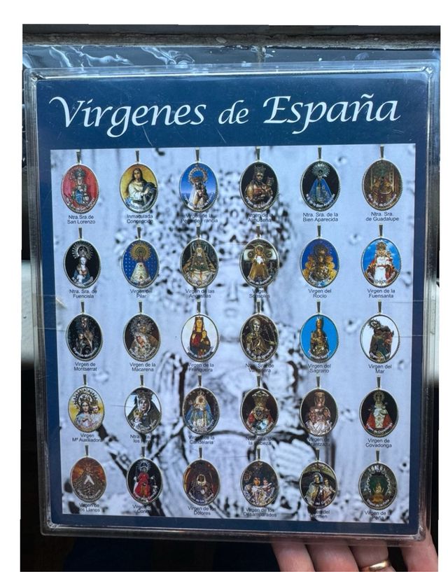colección de medallitas de virgenes de España