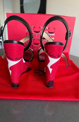 Cuñas Carolina Herrera sin estrenar