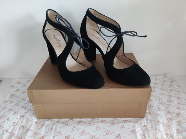 Zapatos negros Gloria Ortiz