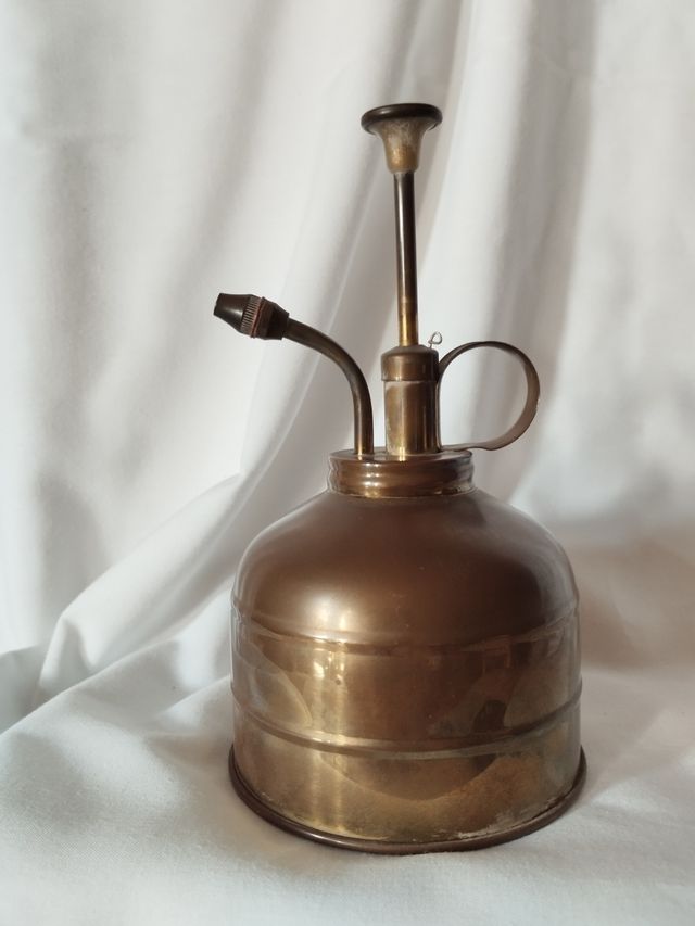 Aceitera para engrasar.