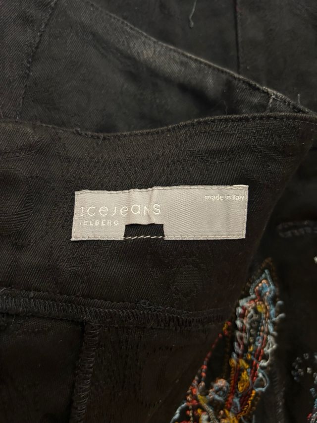 Corpetto nero Iceberg