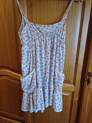Vestido tirantes floral Pull&Bear talla M beige