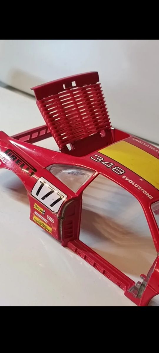 CARROCERÍA FERRARI 348 EVOLUTIONE 1/18 BURAGO