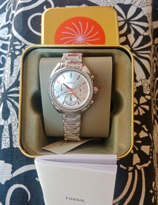 Nuevo Reloj Fossil Plateado/Blanco, para Mujer.
