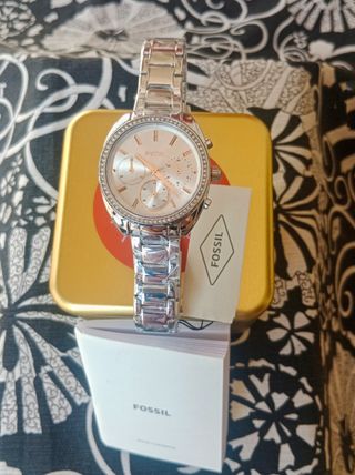 Nuevo Reloj Fossil Plateado/Blanco, para Mujer.