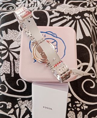 Nuevo Reloj Fossil Plateado/Negro, para Mujer.