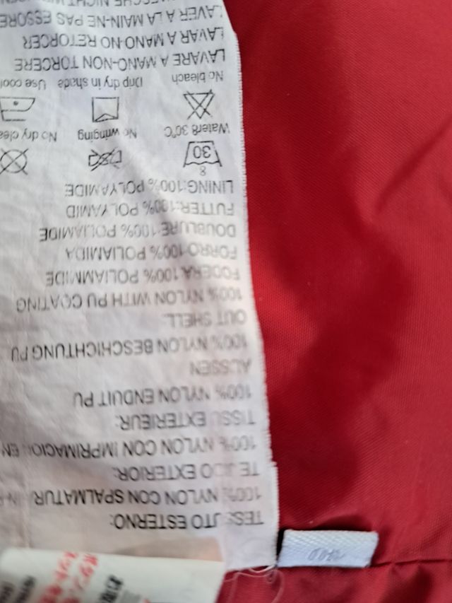 Giubbino impermeabile donna. Tg M. Colore rosso