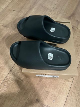 Chanclas yezzy onyx