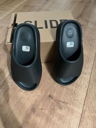 Chanclas yezzy onyx