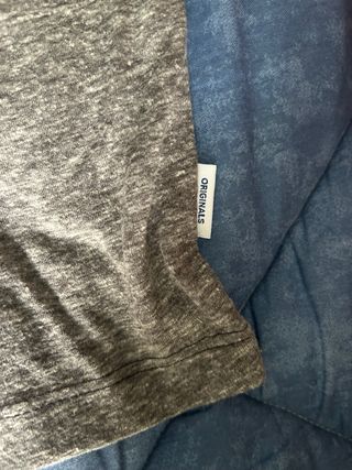 Camiseta Jack & Jones gris 
