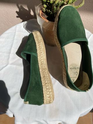 Alpargatas de lujo. Color verde. Un solo uso. 39