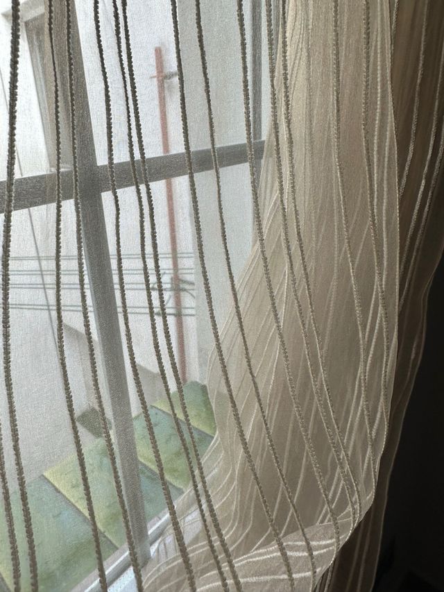 Cortinas visillo beige.