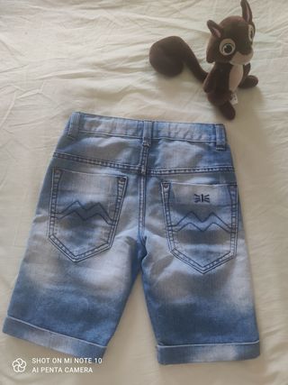 Pantaloncino anni 6/7 come nuovo 🌹