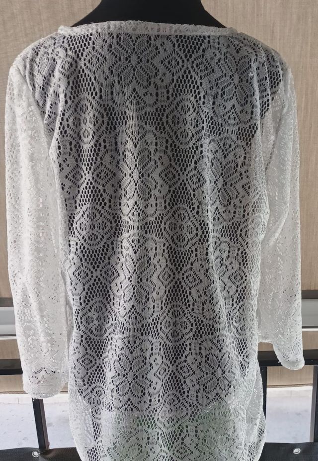 Blusa de encaje calado