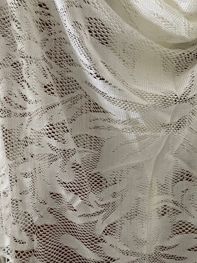 Mantoncillo triangular calado