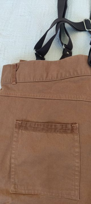 Vendo pantalones cortos con tirantes.