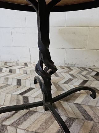 Antigua mesa diseño forja con marmol anaranjado