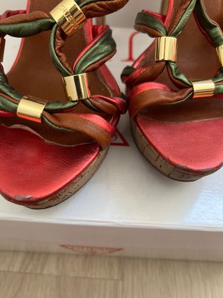 Sandalias piel Guess