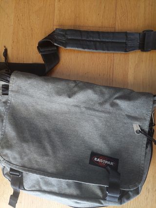 Portadocumentos Eastpak gris