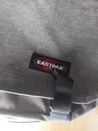 Portadocumentos Eastpak gris