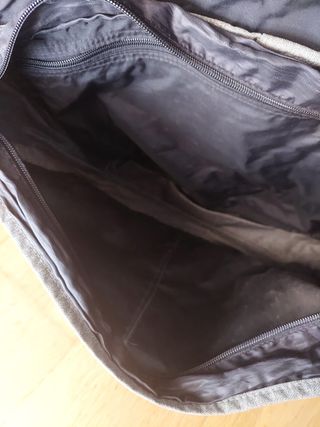 Portadocumentos Eastpak gris