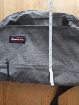 Portadocumentos Eastpak gris