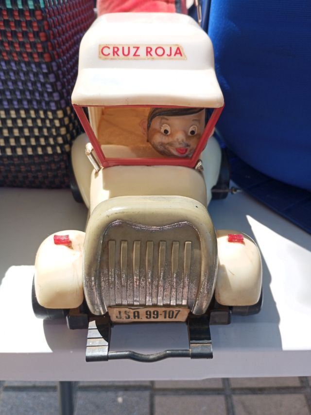 Coche juguete.



