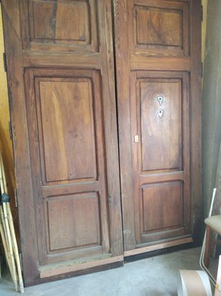 Puertas de nogal y mobila