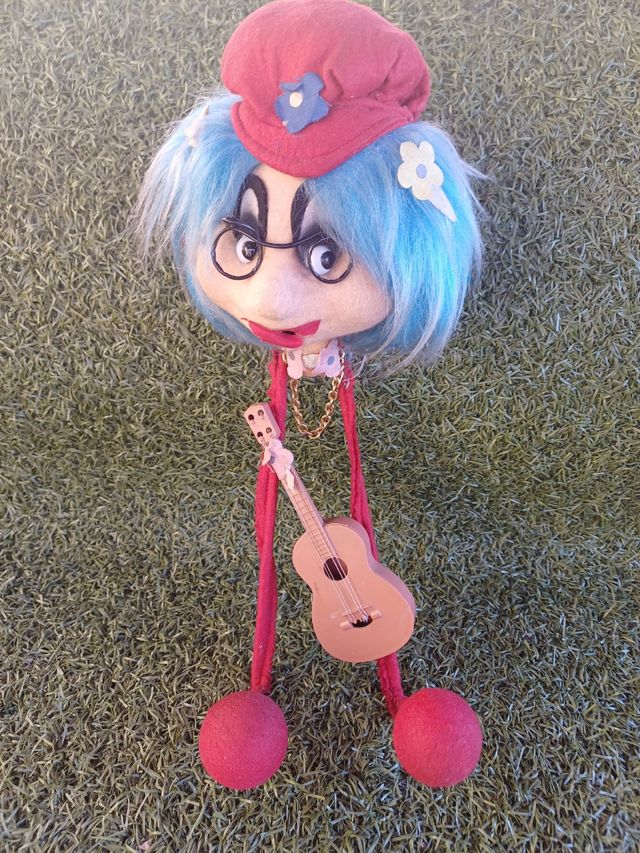 Antiguo muñeco perchero