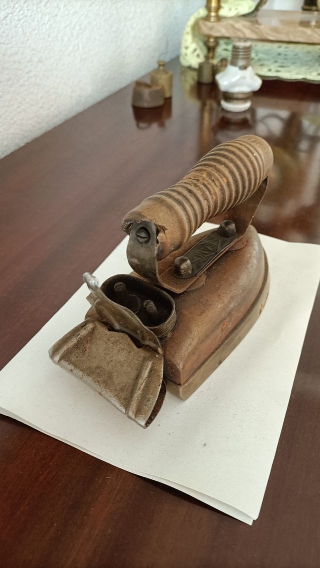 Plancha de hierro antigua