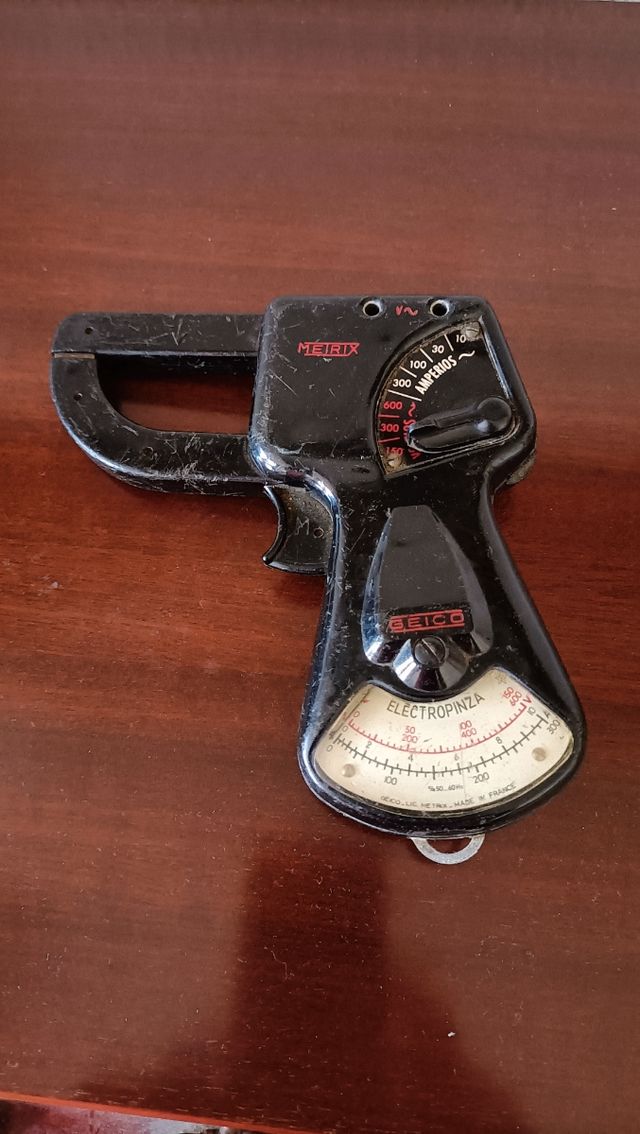 MEDIDOR VOLTAJE ANTIGUO