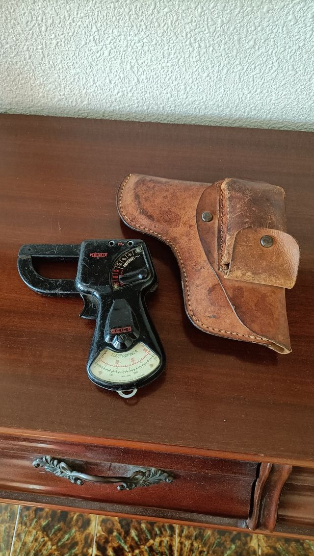 MEDIDOR VOLTAJE ANTIGUO