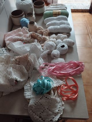 ganchillo muestra e hilos 