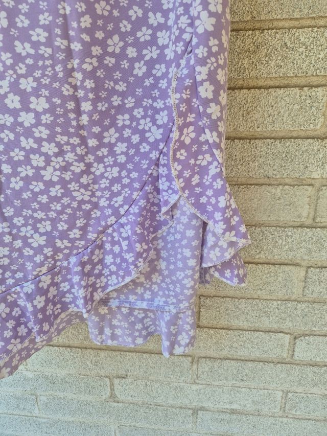 Falda lila flores blancas