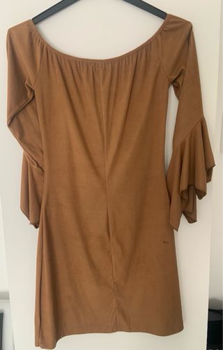 Vestido de antelina, cuello de barco