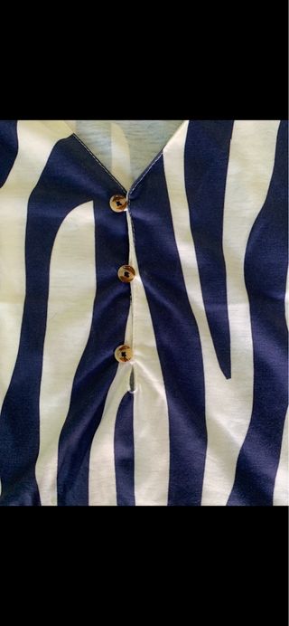 Camiseta pico con botones