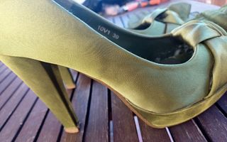 Conjunto de zapatos, bolso y fular