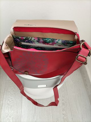 Bolso rojo desigual nuevo
