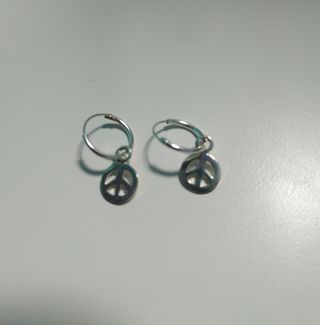 Pendiente plata aro con símbolo de paz