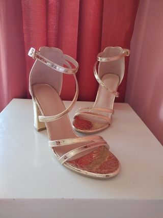 Sandalias Doradas, N° 37