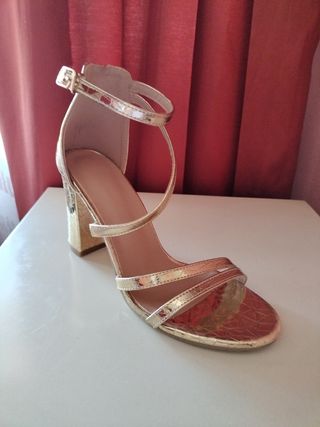 Sandalias Doradas, N° 37