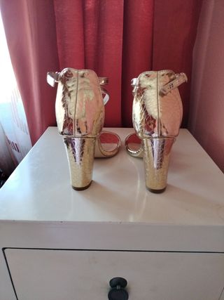 Sandalias Doradas, N° 37